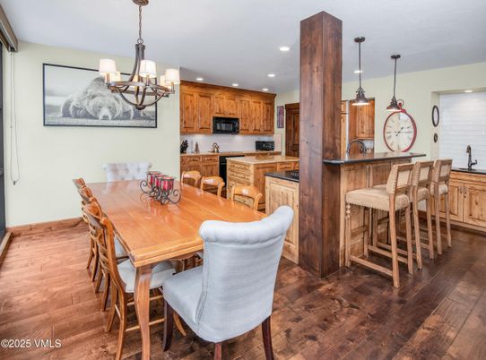 Chandelier, Dining room, Interior, Kitchen, Pendant Lights, Recessed Lighting, Wood Texture Flooring