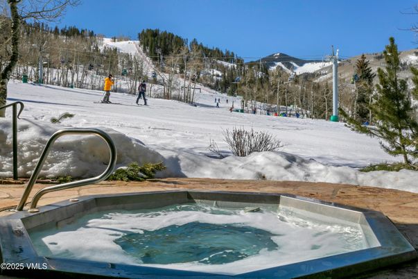 Exterior, Hot Tub, Pool