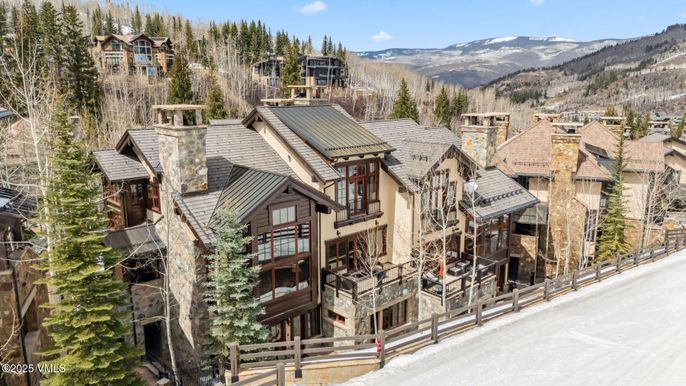 Exterior, Facade, Log Home
