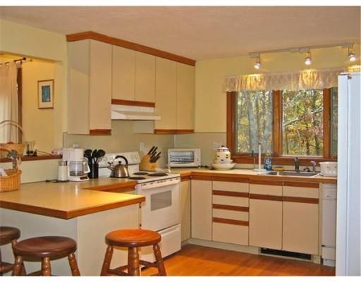 Interior, Kitchen, Wood Texture Flooring, Stainless Steel Appliances, Pendant Lights