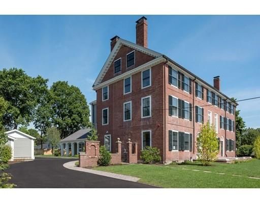 Backyard, Detached Garage, Exterior, Facade, Brick Facade, Georgian