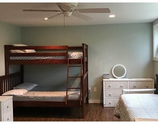 Interior, Bedroom, Wood Texture Flooring, Recessed Lighting