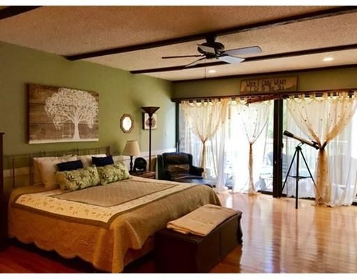 Interior, Bedroom, Wood Texture Flooring, Recessed Lighting