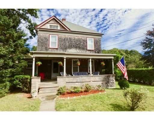 Exterior, Facade, Brick Facade, Backyard, Queen Anne Victorian