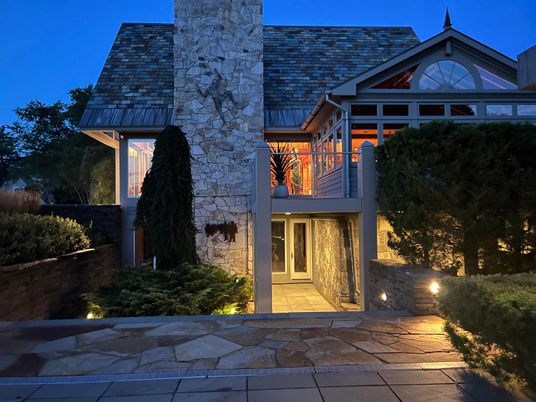 Attached, Exterior, Facade, None