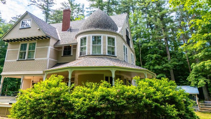 Exterior, Facade, Queen Anne Victorian