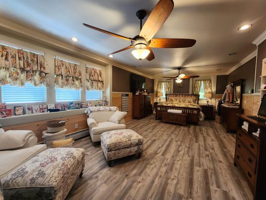 Interior, Recessed Lighting, Wood Texture Flooring