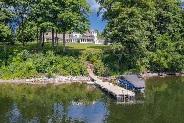 Exterior, Lake