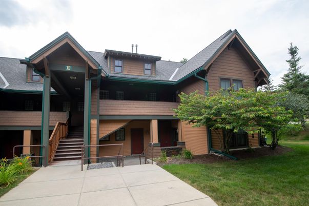 Exterior, Facade, Log Home