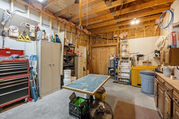 Interior, Washer, Wooden Beams, Wooden Walls