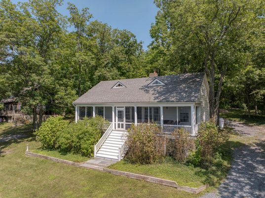 Backyard, Exterior, Facade, Cape Cod