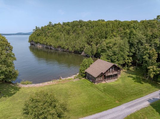 Exterior, Lake