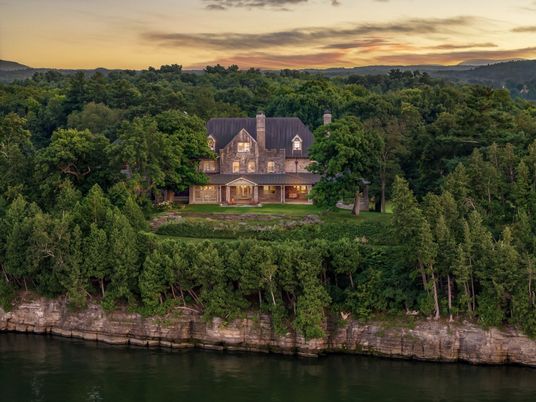Exterior, Lake