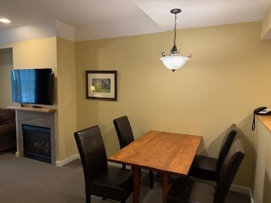 Dining room, Fireplace, Interior, Pendant Lights, Recessed Lighting