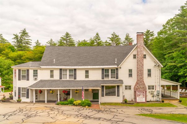 Exterior, Facade, Farmhouse