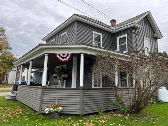 Exterior, Facade, Queen Anne Victorian