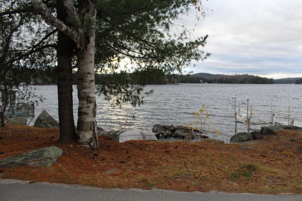 Exterior, Lake