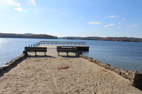 Exterior, Lake