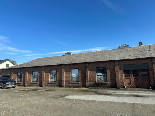 Exterior, Facade, Brick Facade, Ranch