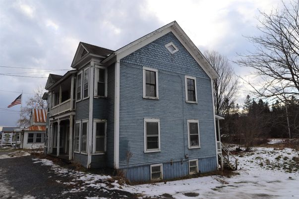 Exterior, Facade, Queen Anne Victorian