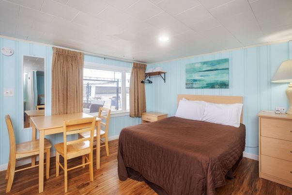 Bedroom, Dining room, Interior, Recessed Lighting, Wood Texture Flooring