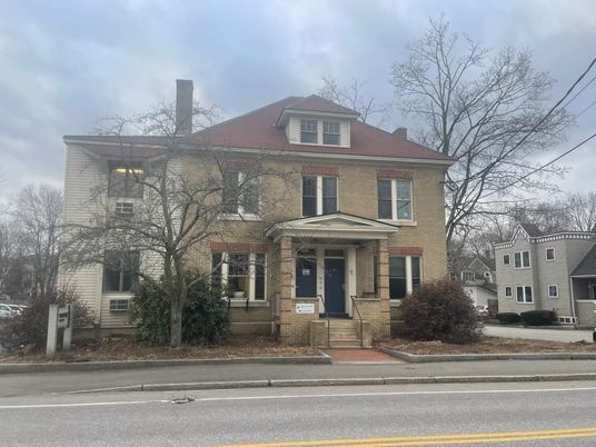 Exterior, Facade, Brick Facade, American Foursquare