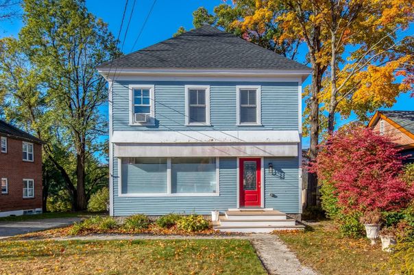 Exterior, Facade, American Foursquare