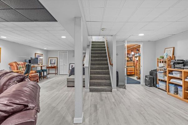 Interior, Recessed Lighting, Wood Texture Flooring