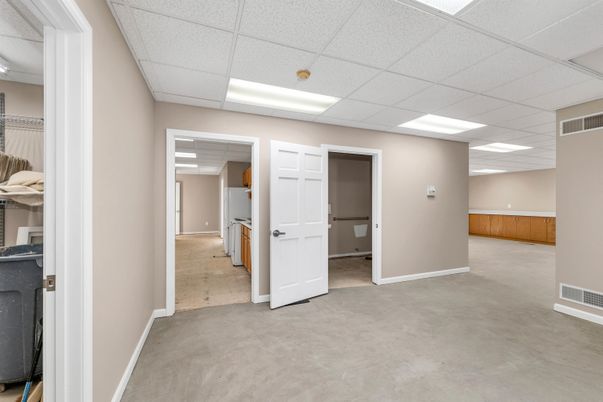 Empty room, Interior, Recessed Lighting