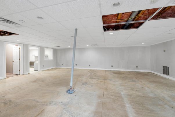 Empty room, Interior, Recessed Lighting