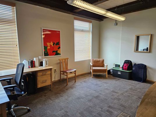 Home Office, Interior
