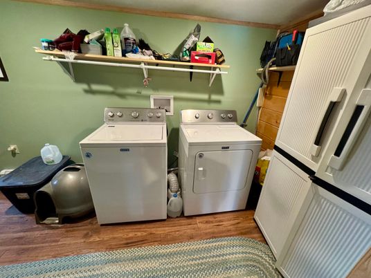 Interior, Utility Closets, Washer, Wood Texture Flooring