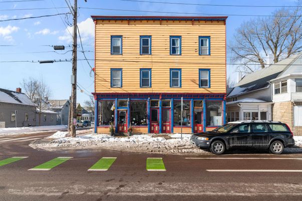 Exterior, Facade, American Foursquare
