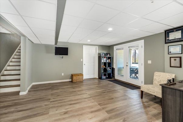 Interior, Recessed Lighting, Wood Texture Flooring