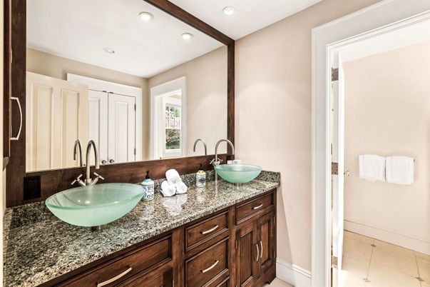 Bathroom, Dual Sink Vanities, Interior, Recessed Lighting
