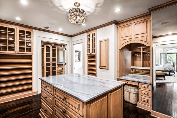 Bedroom, Interior, Recessed Lighting, Walk-in Closets, Wood Texture Flooring