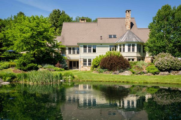 Exterior, Lake