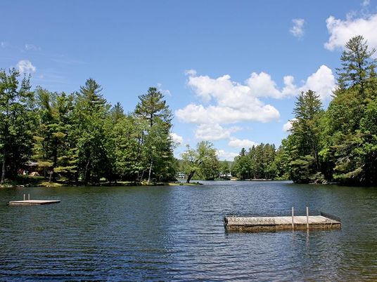 Exterior, Lake