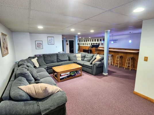 Interior, Living room, Pendant Lights, Piano, Recessed Lighting