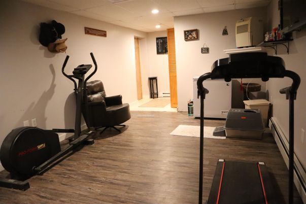 Fitness Equipment, Interior, Recessed Lighting, Wood Texture Flooring