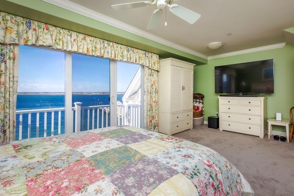 Bedroom, Interior, Water