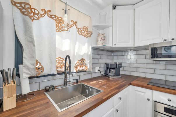 Fireplace, Interior, Kitchen, Pendant Lights