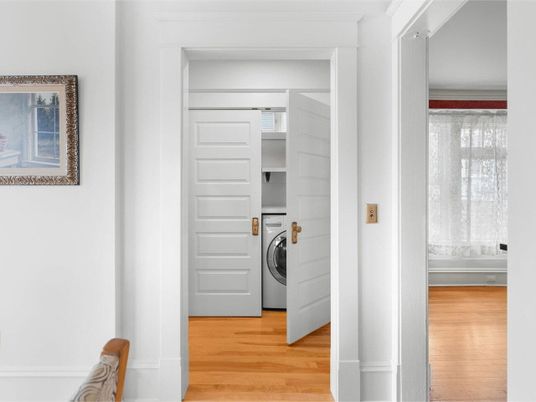 Interior, Utility Closets, Washer, Wood Texture Flooring