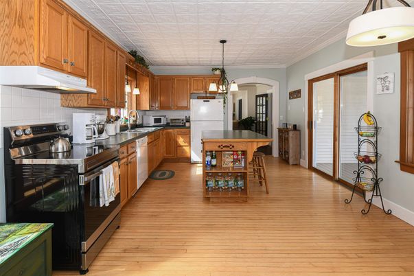Chandelier, Dining room, Interior, Kitchen, Pendant Lights, Wood Texture Flooring
