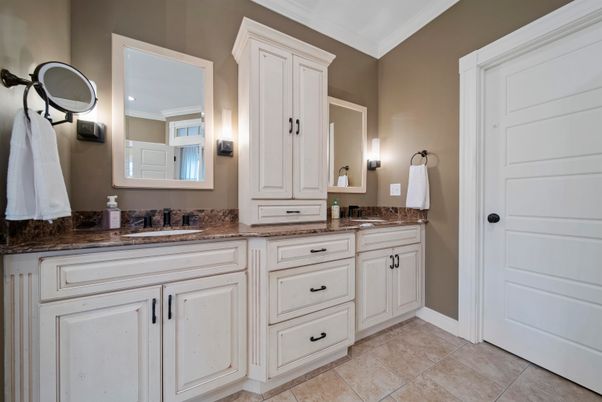 Bathroom, Dual Sink Vanities, Interior