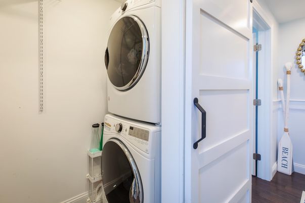 Interior, Utility Closets, Washer, Wood Texture Flooring