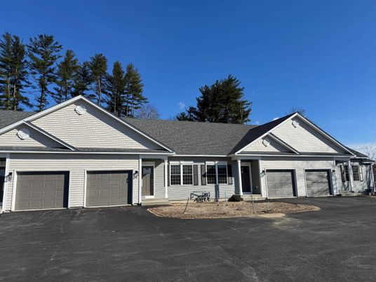 Attached, Exterior, Facade, Ranch