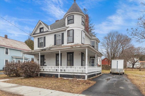 Exterior, Facade, Queen Anne Victorian
