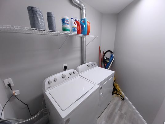 Interior, Washer, Wood Texture Flooring