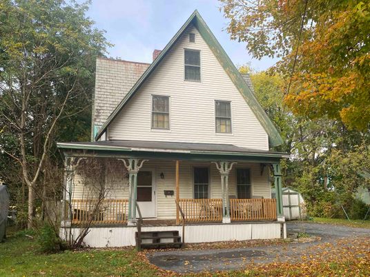 Exterior, Facade, Queen Anne Victorian